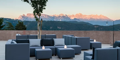 Wellnessurlaub - Dorf Tirol - Skylounge with view to the Dolomites  - Hotel Belvedere