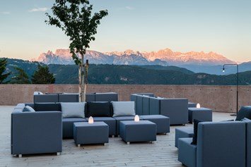 Wellnesshotel: Skylounge with view to the Dolomites  - Hotel Belvedere