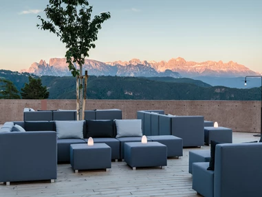 Wellnesshotel: Skylounge with view to the Dolomites  - Hotel Belvedere