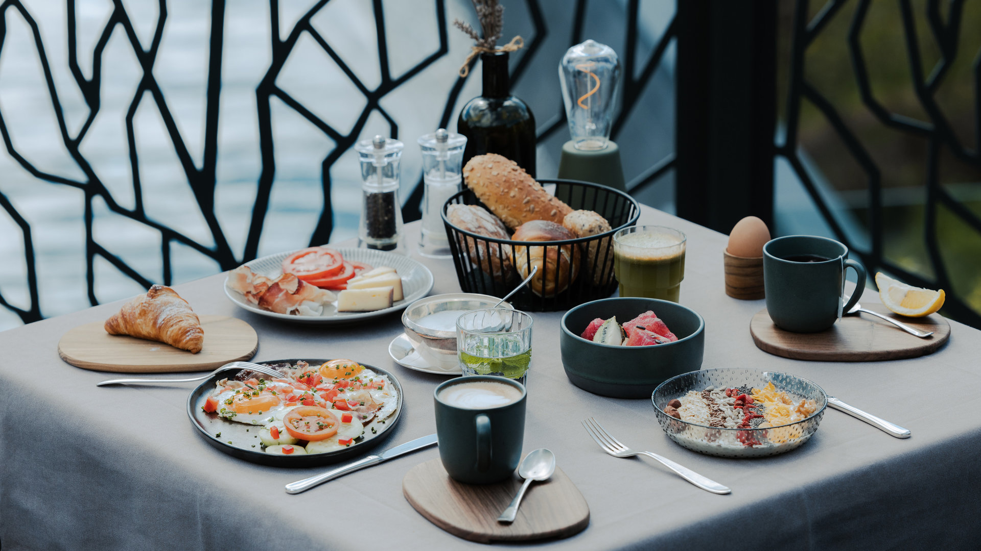 Wellnesshotel: Frühstück mit regionalen Köstlichkeiten auf unserer Panoramaterrasse - Hotel Der Waldhof