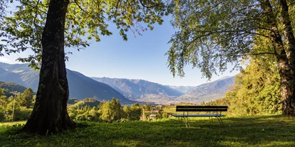 Wellnessurlaub - Dorf Tirol - Blick in Richtung der Kurstadt Meran, gesehen von unserem Waldpark aus - Hotel Der Waldhof