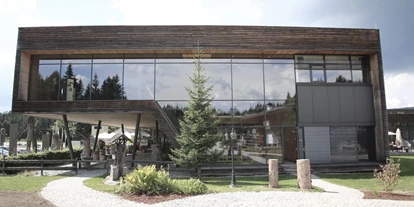 Wellnessurlaub - Hunde: hundefreundlich - Oberösterreich - INNs HOLZ Natur- & Vitalhotel****s Außenansicht Rezeption - INNs HOLZ Natur- & Vitalhotel****s