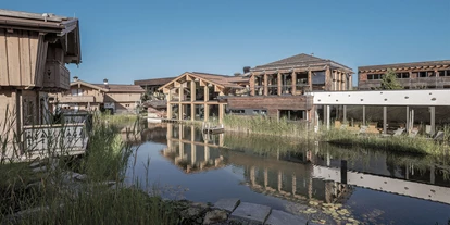 Wellnessurlaub - Hunde: hundefreundlich - Oberösterreich - INNs HOLZ Natur- & Vitalhotel****s Blick auf Indoorpool und Wellnessbereich - INNs HOLZ Natur- & Vitalhotel****s