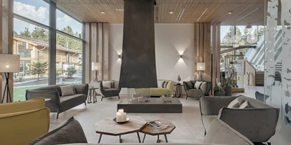 Wellnessurlaub - Private Spa - Otterbach (Sankt Florian am Inn) - INNs HOLZ Chaletdorf Willkommenslounge im Resort - INNs HOLZ Chaletdorf
