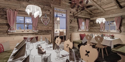 Wellnessurlaub - Private Spa - Otterbach (Sankt Florian am Inn) - INNs HOLZ Chaletdorf Restaurant im INNs HOLZ Herzerlalm - INNs HOLZ Chaletdorf