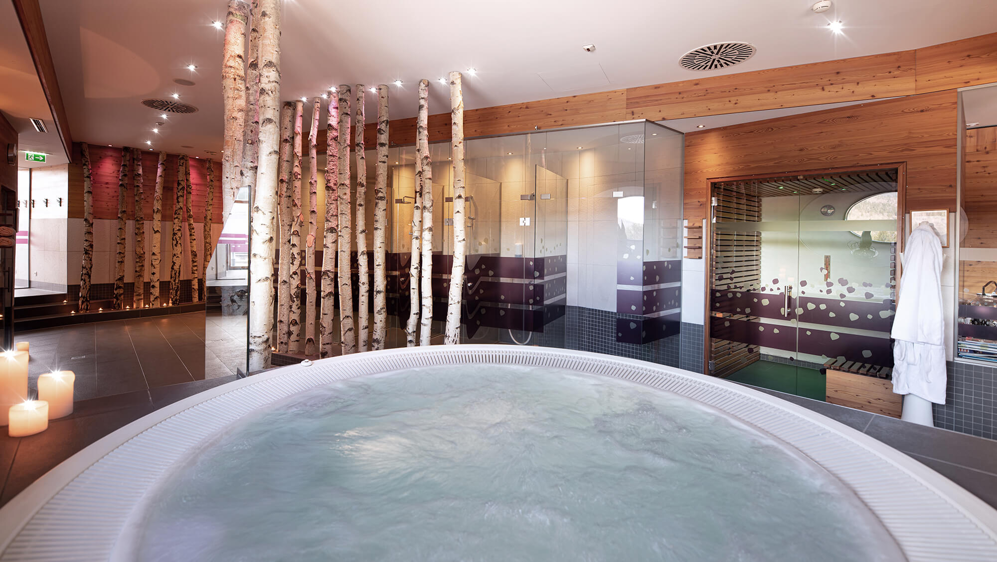 Wellnesshotel: INNs HOLZ Chaletdorf Wellnessbereich im angrenzenden INNs HOLZ Natur- & Vitalhotel****s Indoorwhirlpool - INNs HOLZ Chaletdorf - Sauna | Spa, Wasser