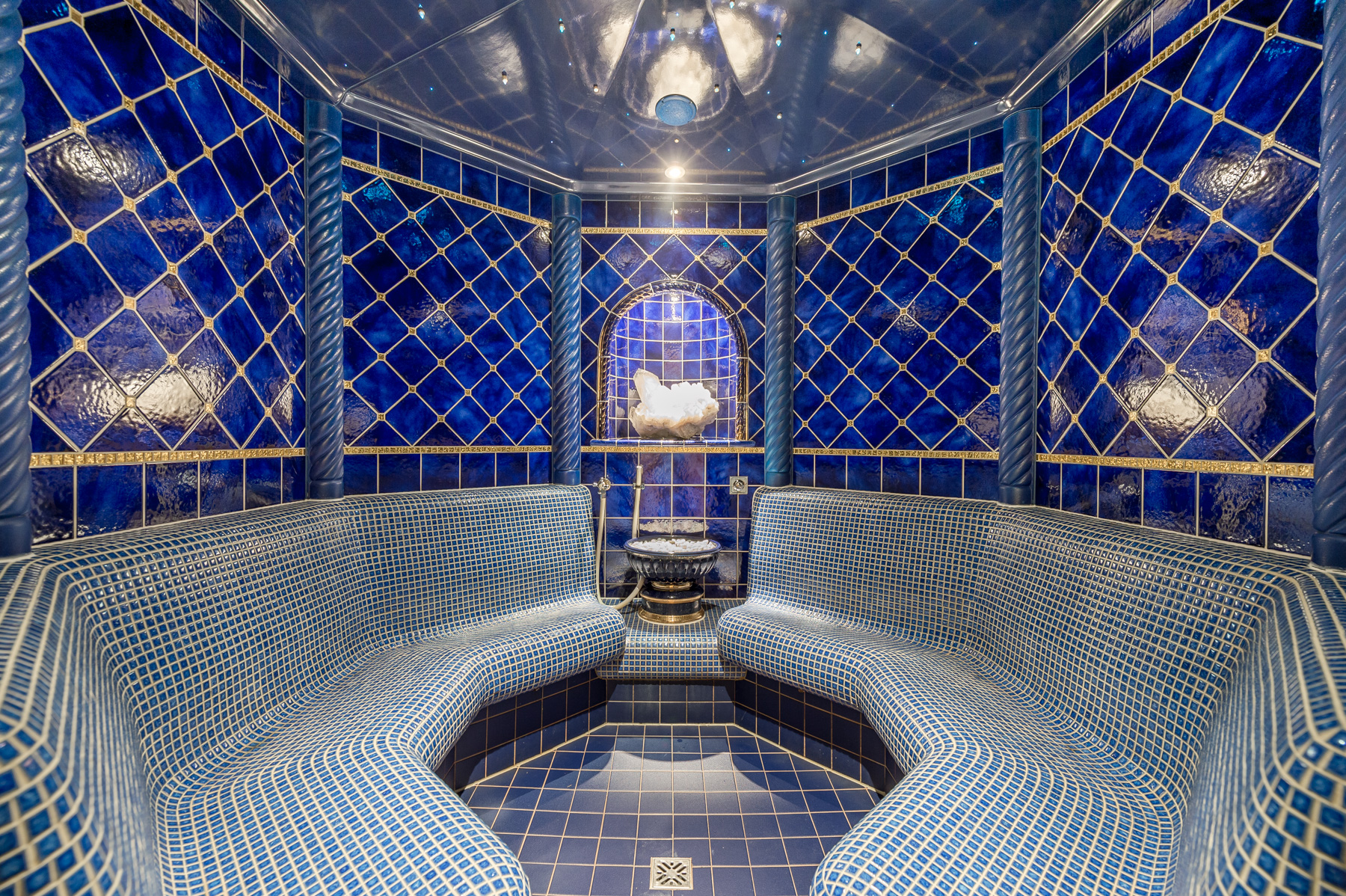 Aktiv- & Wellnesshotel Bergfried Saunen und Bäder im Detail Bergkristall Solegrotte