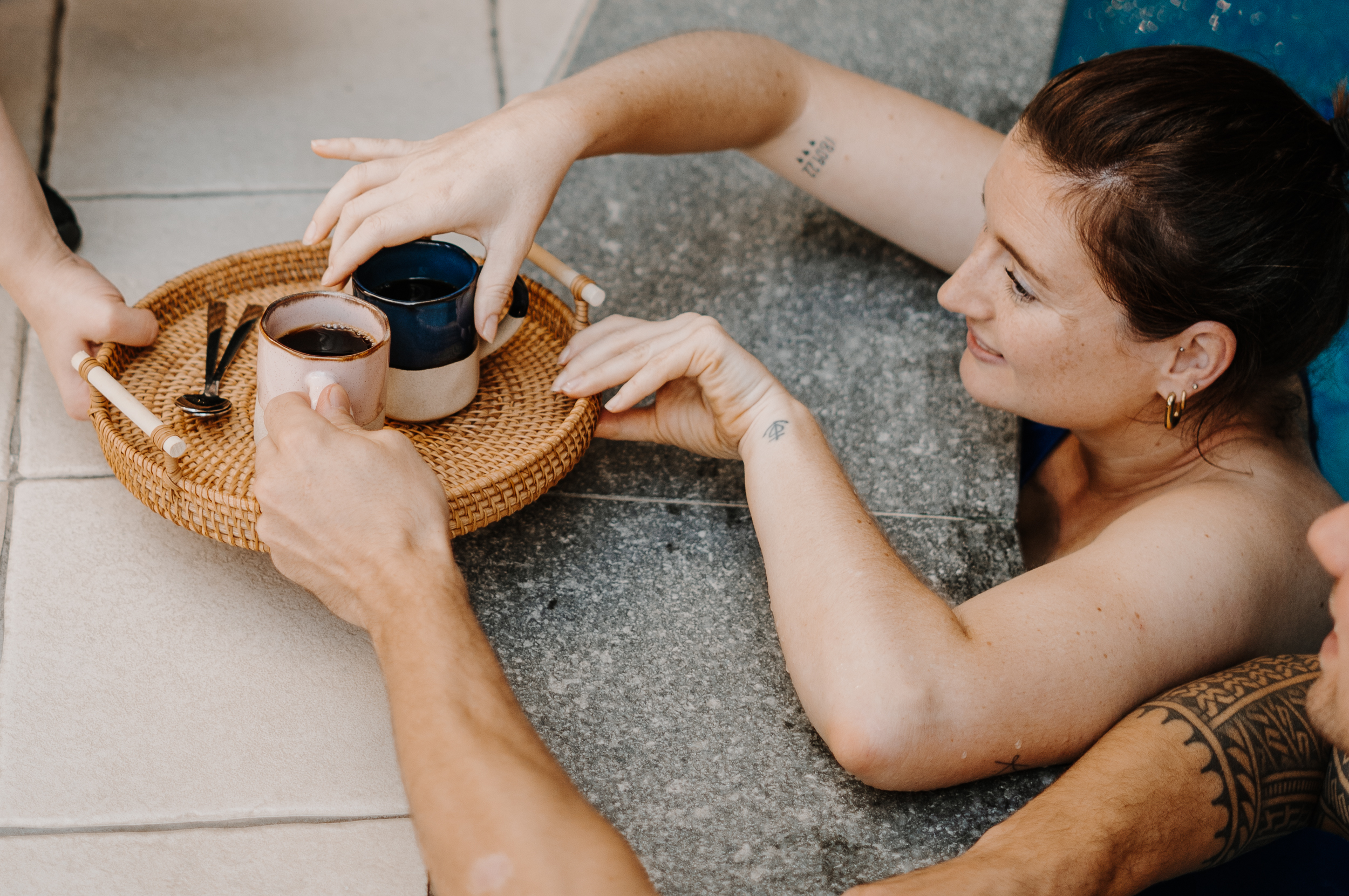 Wellnesshotel: Piri Service: der erste Kaffee morgens direkt an den Poolrand serviert - Piris Jagdhof | DolceVita Adventure Experience