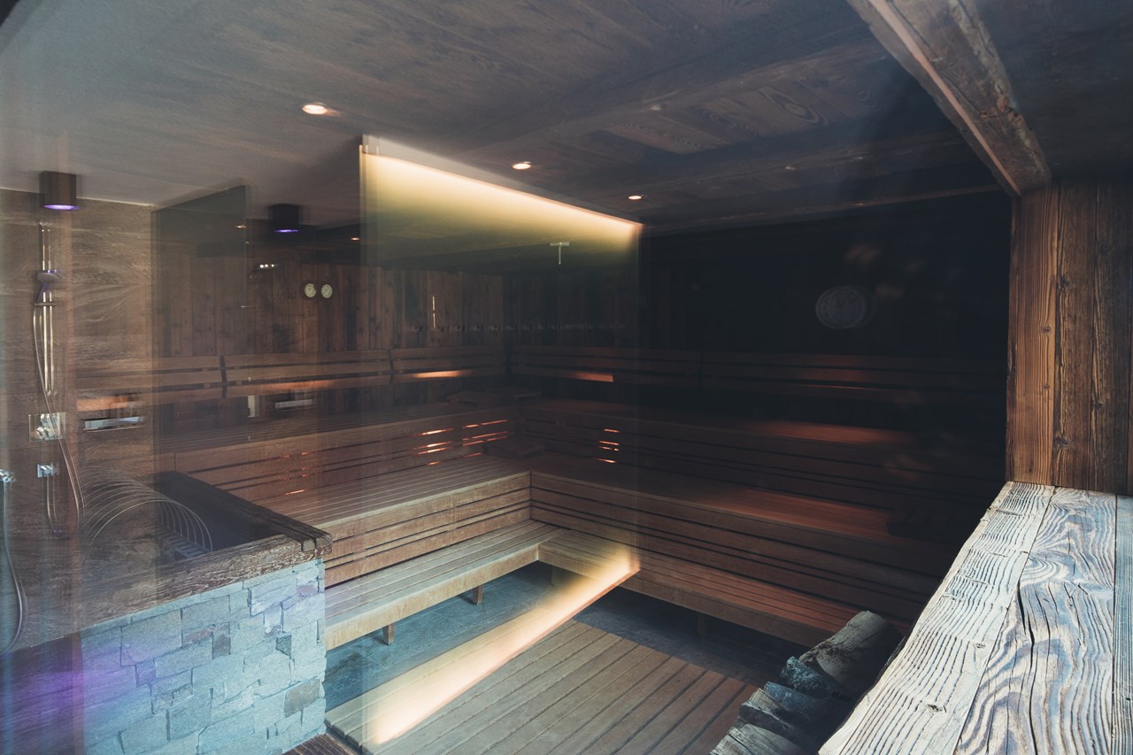 Hotel Nesslerhof Saunen und Bäder im Detail Altholz-Außensauna