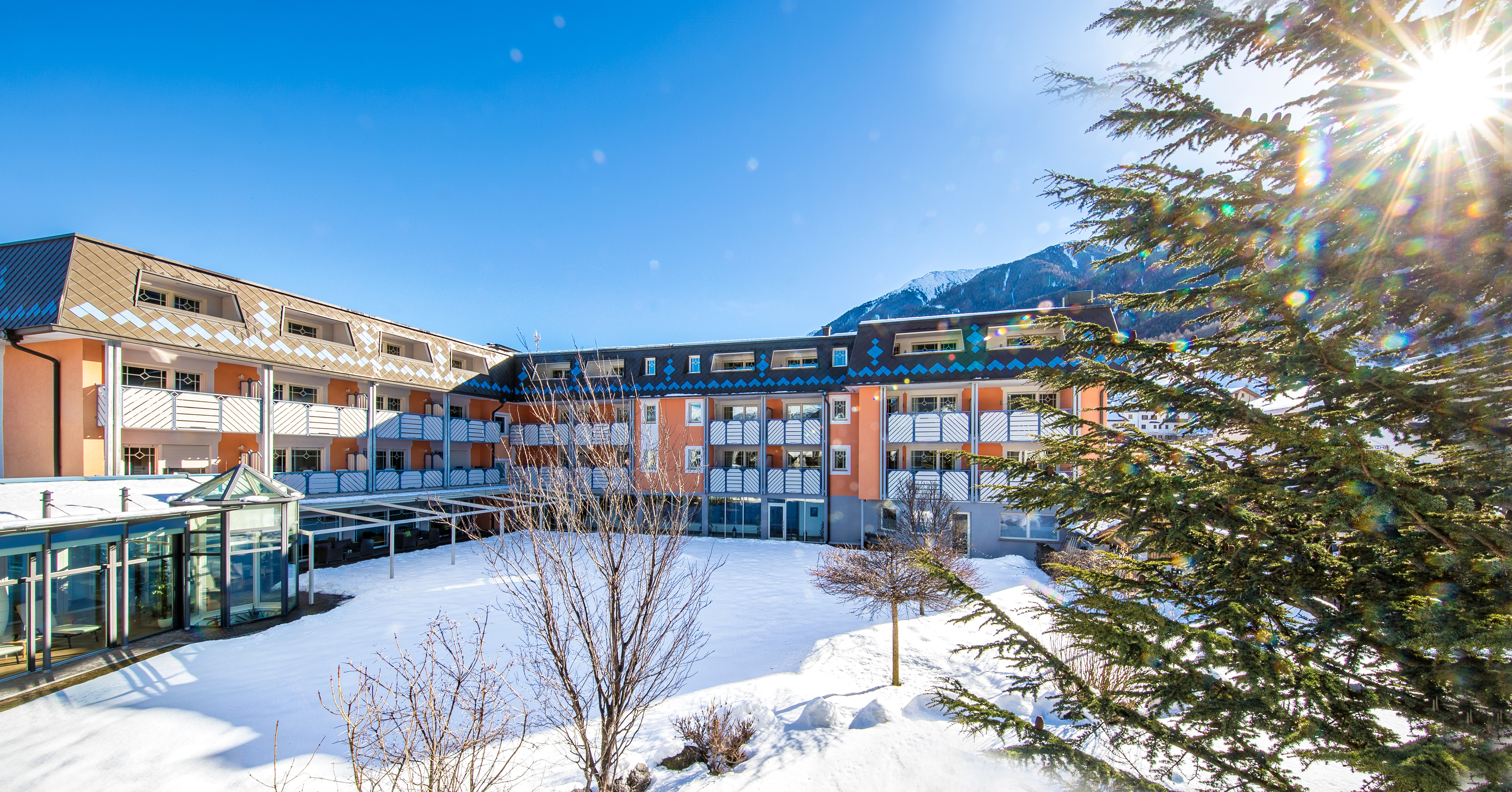 Wellnessurlaub - Klassifizierung: 4 Sterne - Südtirol  - Hotelbild Winter - Aktiv- & Wellnesshotel Zentral
