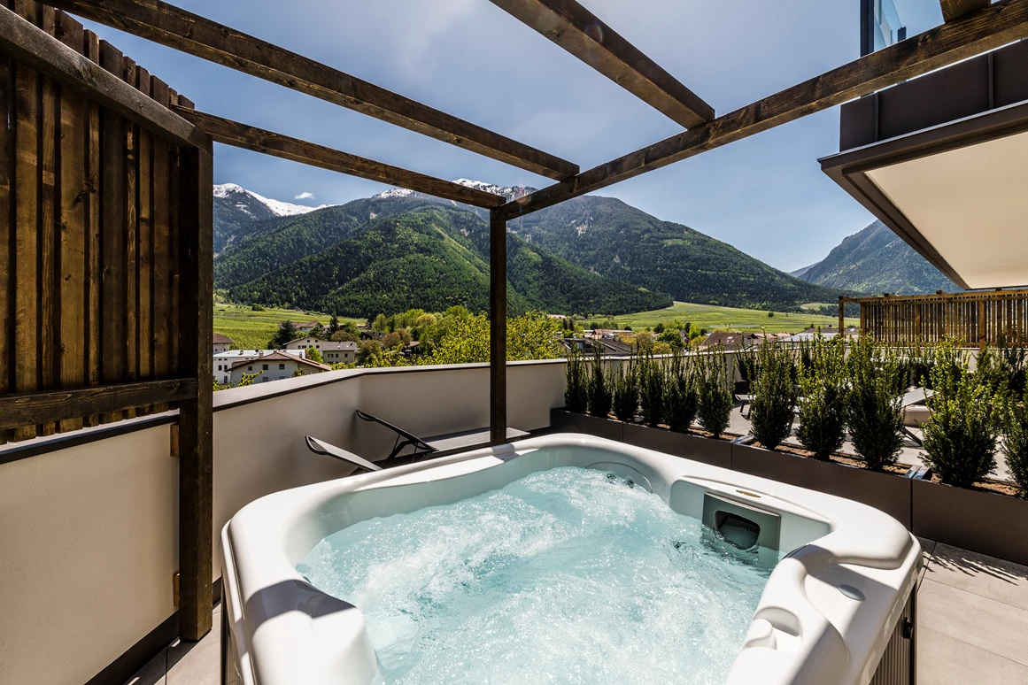 Wellnesshotel: Zimmer mit Whirlpool - matill – timeless boutique retreat