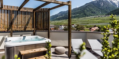 Wellnessurlaub - Dorf Tirol - Zimmer mit Whirlpool - matill – timeless boutique retreat