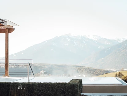 Wellnessurlaub - Dorf Tirol - Whirlpool Außen  - Mountain | Spa | Hotel Schönblick