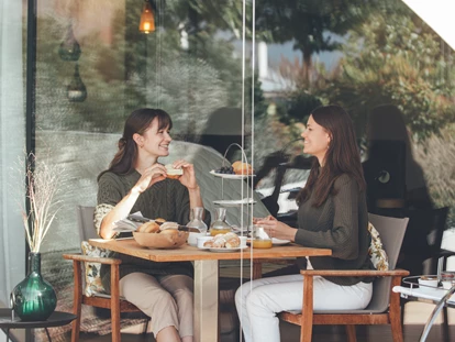 Wellnessurlaub - Dorf Tirol - Kulinarik auf der Terrasse - Mountain | Spa | Hotel Schönblick