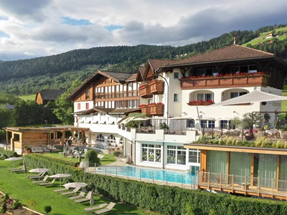 Wellnessurlaub - Dorf Tirol - Drohnen Aufnahme Hotel  - Mountain | Spa | Hotel Schönblick