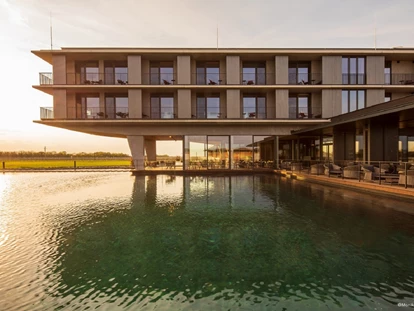 Wellnessurlaub - Umgebungsschwerpunkt: am Land - Gramatneusiedl - Aussenansicht - Scheiblhofer THE RESORT