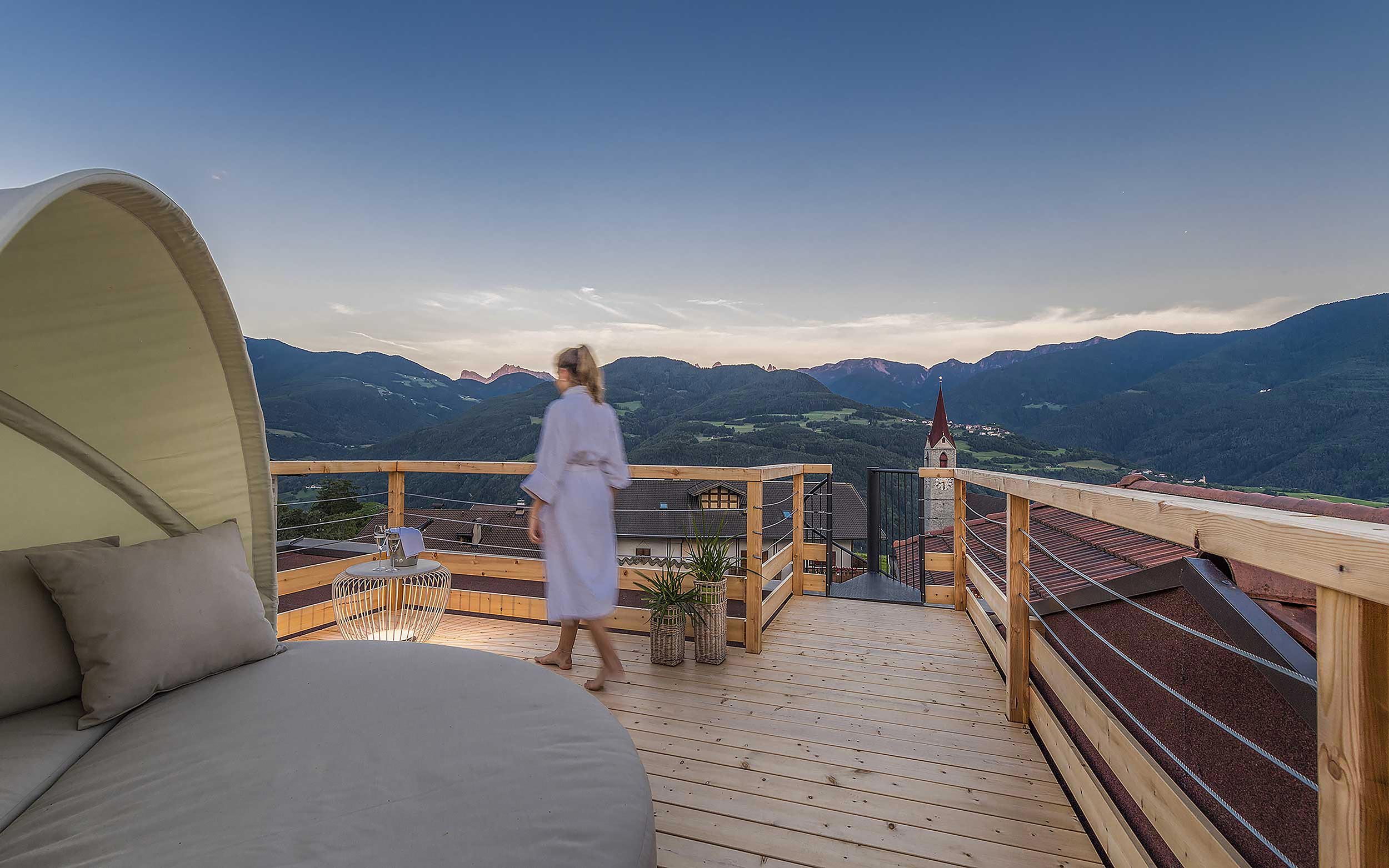 Wellnessurlaub - Eisacktal - Aktiv- & Vitalhotel Taubers Unterwirt, Dachterrasse - Aktiv- & Vitalhotel Taubers Unterwirt