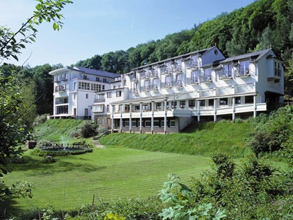 Wellnessurlaub - Hotel-Schwerpunkt: Wellness & Natur - Armsheim - Außenansicht - AKZENT Waldhotel Rheingau